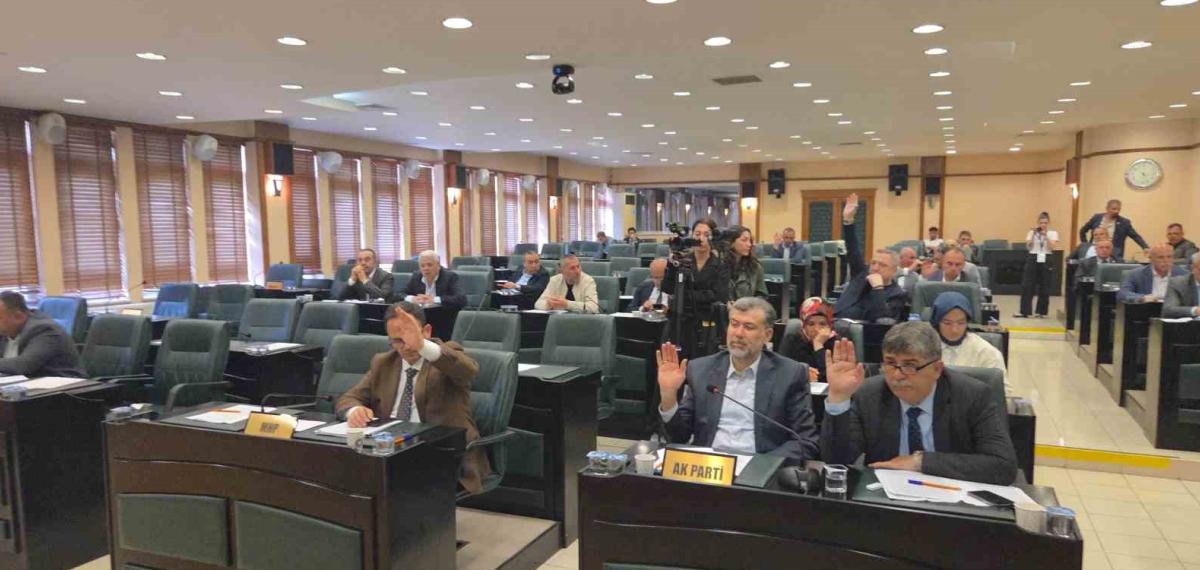 Eski Başkanların İsmi Komisyondan Oy Çokluğuyla Geçti