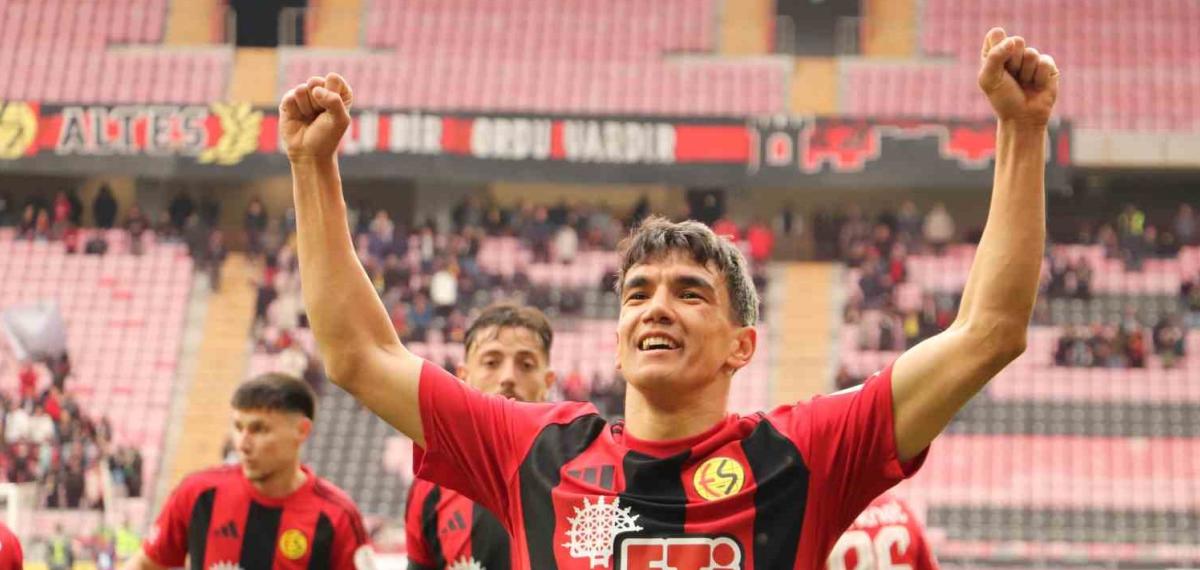 Eskişehirspor Kaptanı Akın Akman, Eskişehirspor’a Veda Etti