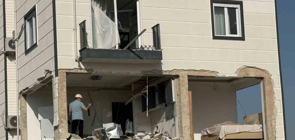 Evde Patlayan Tüp Binayı Harabeye Çevirdi: 1 Yaralı