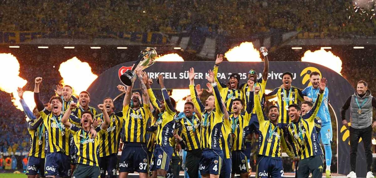 Fenerbahçe’nin Şampiyonluk Hasreti 12 Yıla Çıktı, Sezonu 1 Kupayla Kapattı