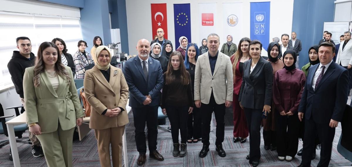 Gençler İçin Dijital Gençlik Merkezi Açıldı