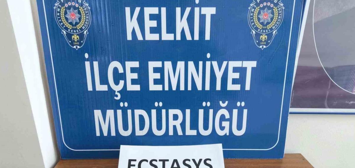 Gümüşhane’de Şase Numarası Değiştirilmiş Araç ve Binlerce Kaçak Malzeme Ele Geçirildi