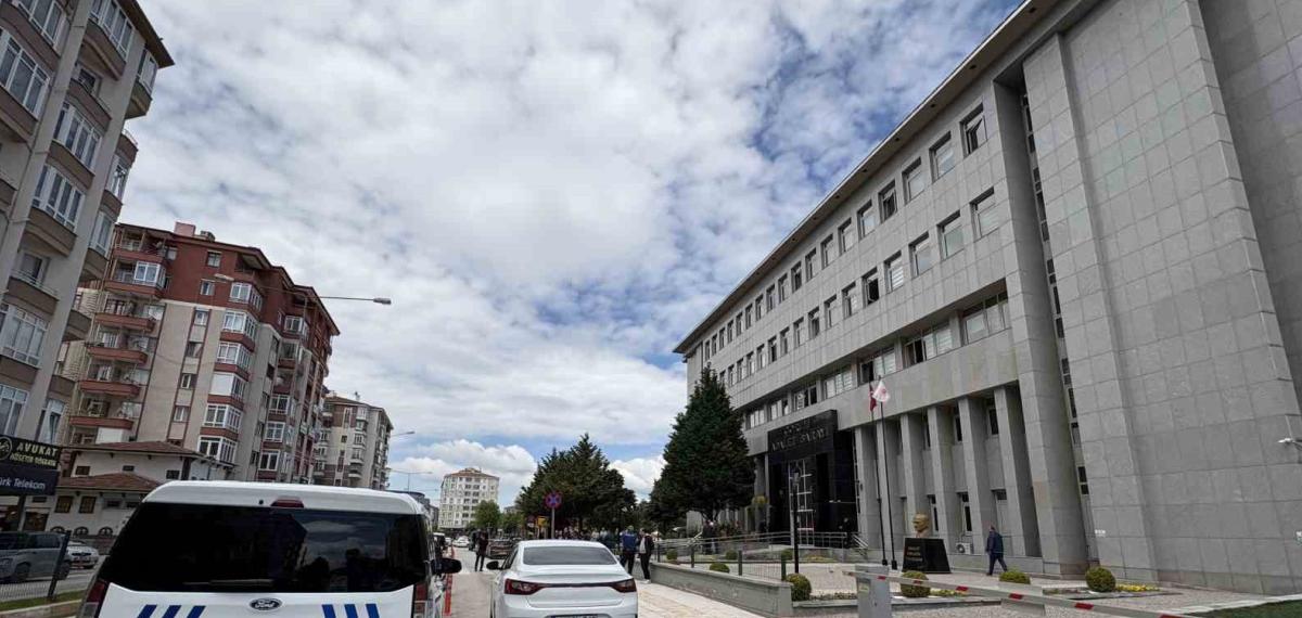 Güzellik Salonunda Mobil Bankacılık Tuzağı: Müşterilerinin Adına Kredi Çeken Şebeke Çökertildi