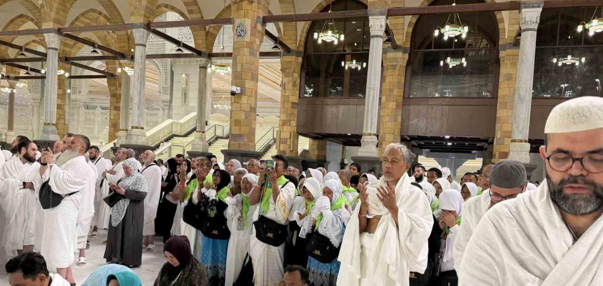 Hacı Adayları Akın Akın Kabe-İ Muazzama’ya Koşuyor