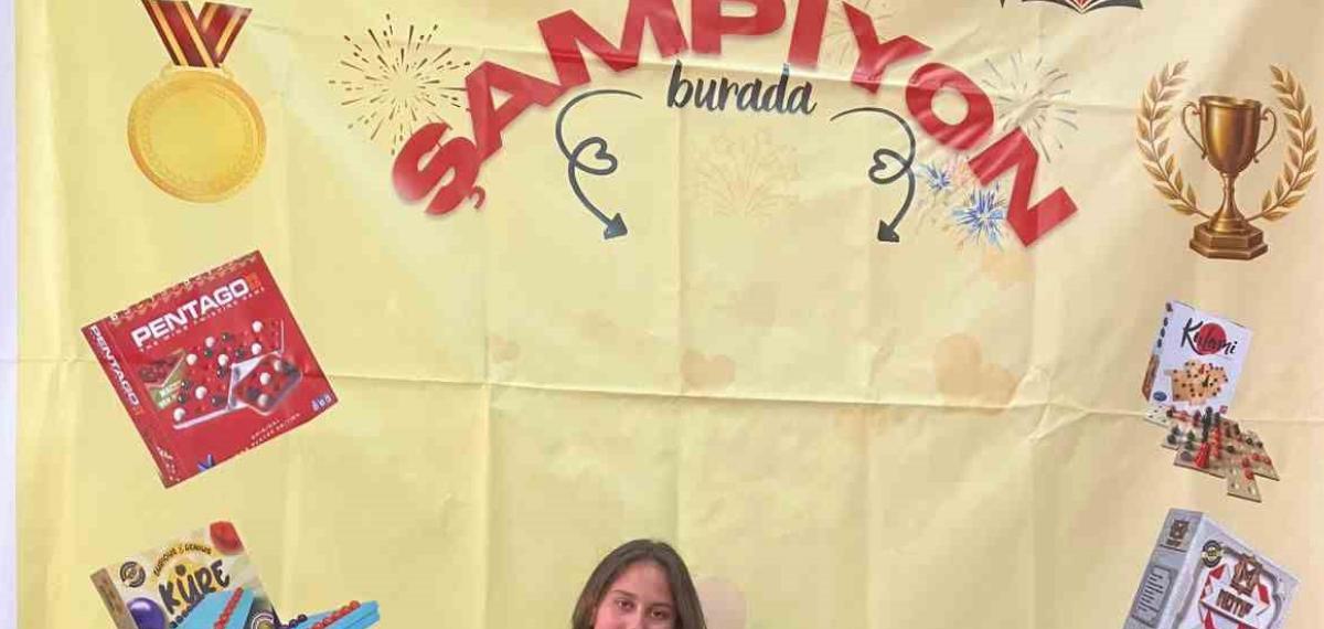 İmam Hatipli Kız Öğrenci İlçeye Birincilik ile Döndü