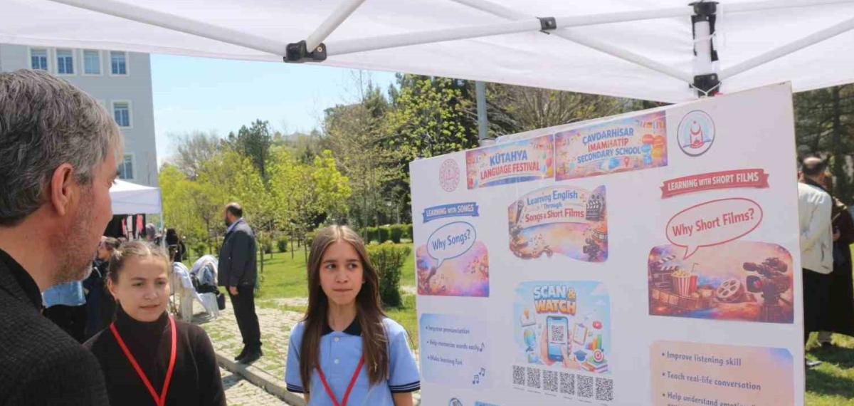 İmam Hatipli Öğrenciler Projelerini Arapça ve İngilizce Olarak Tanıttı