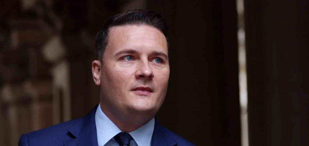 İngiltere’de İstifa Eden Eski Bakandan Başbakan Starmer ile Rekabet Çağrısı