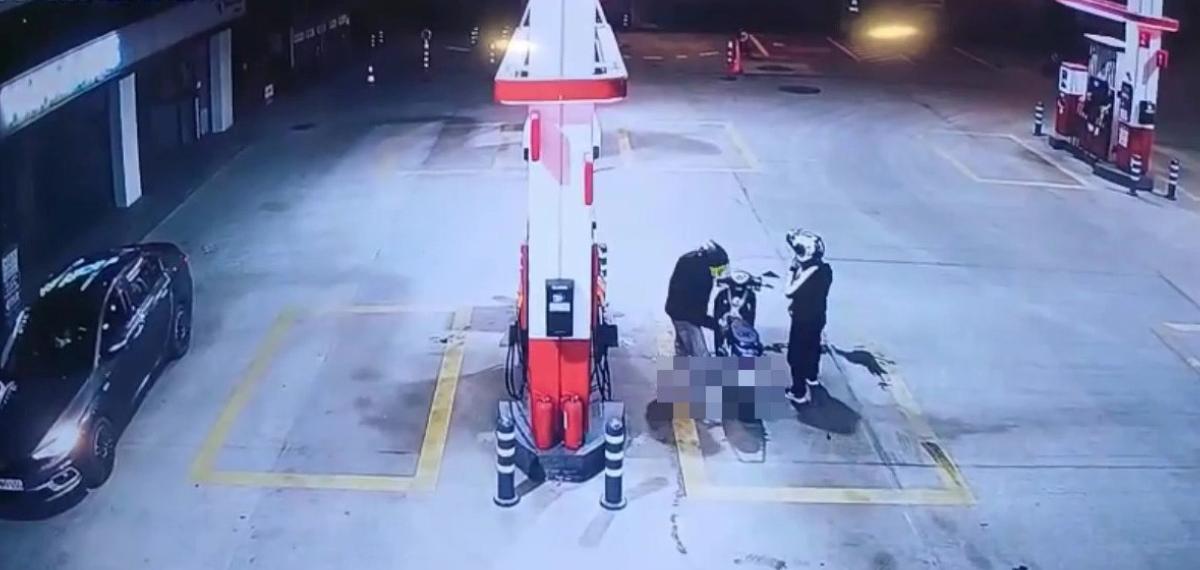 İş Yerine Kurşun Yağdırdılar: İkametlerinde Ak-47 Fişeği Ele Geçirildi