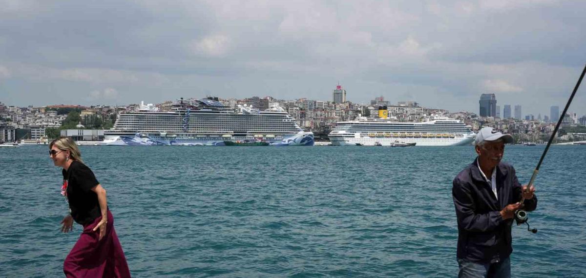 İstanbul’da Dev Kruvaziyer Yoğunluğu Havadan Görüntülendi
