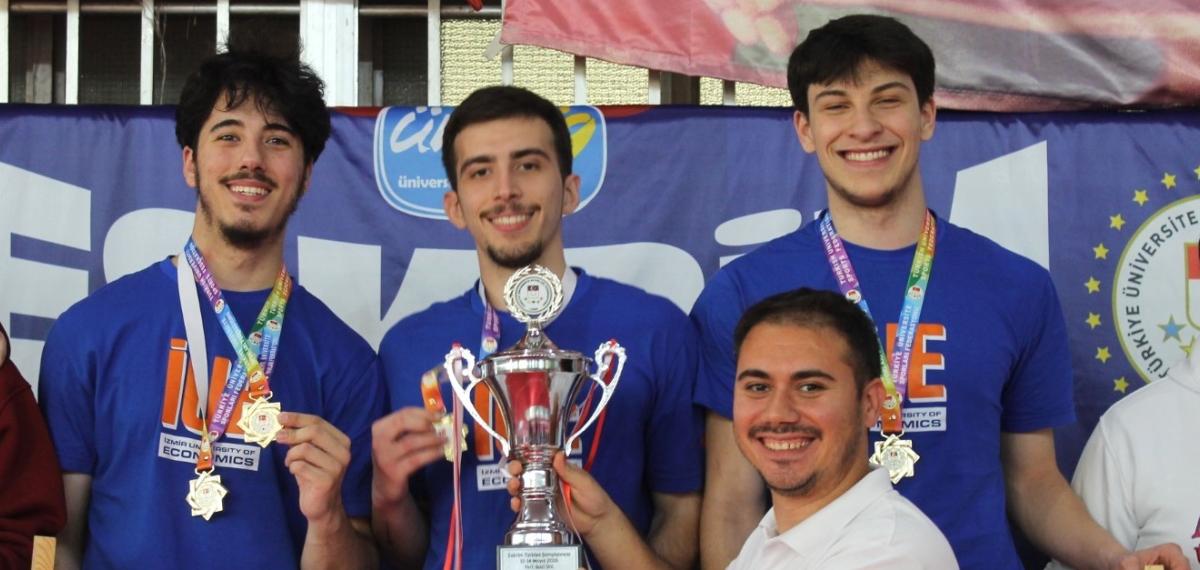 İzmir Ekonomi, ‘Eskrim’de Türkiye Şampiyonu