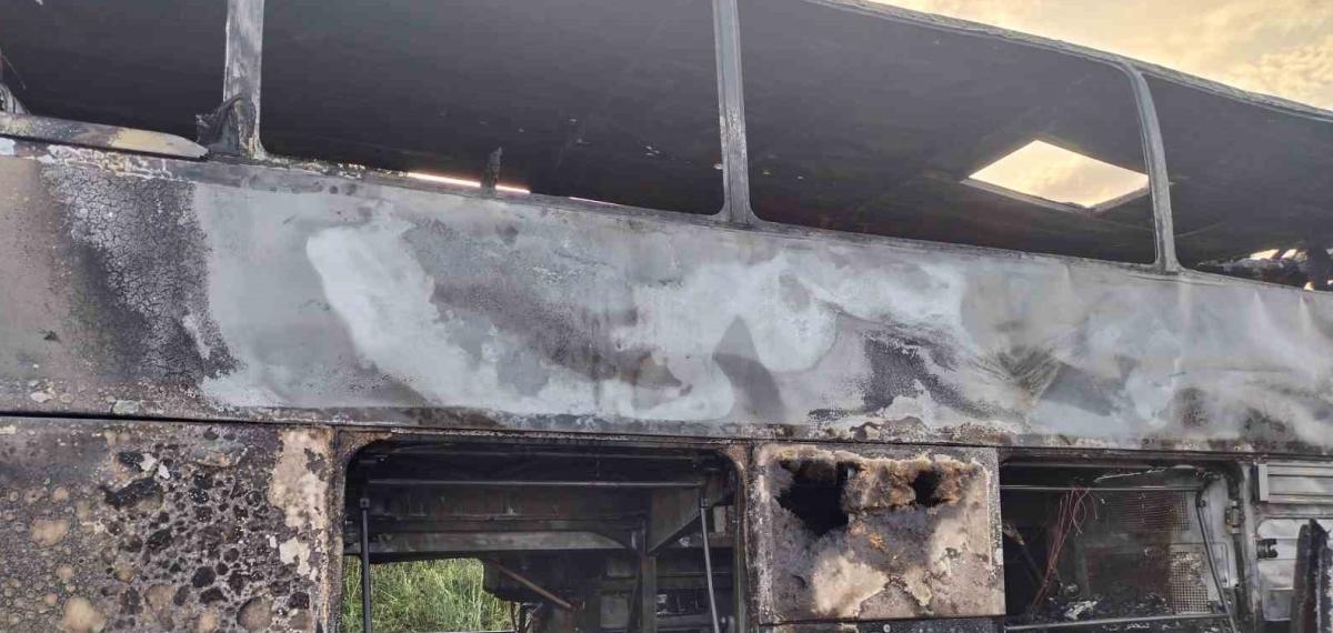 İzmir’den İstanbul’a Geziye Gelen Tur Otobüsü Alev Alev Yandı