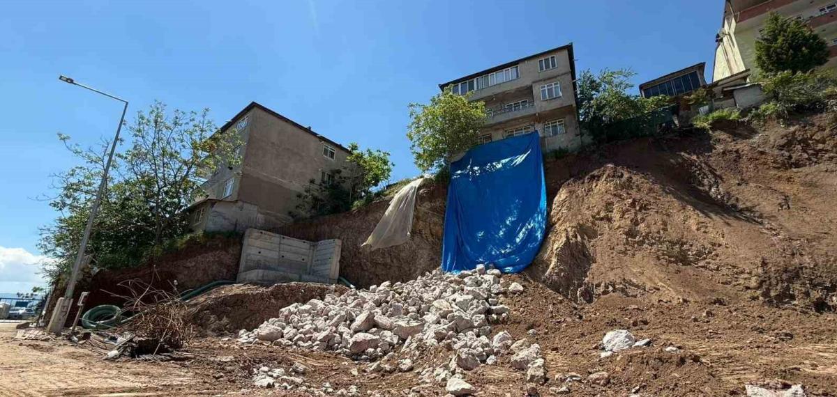 İzmit Belediyesi’nden 56 Kişiyi Evinden Eden Toprak Kaymasına İlişkin Açıklama