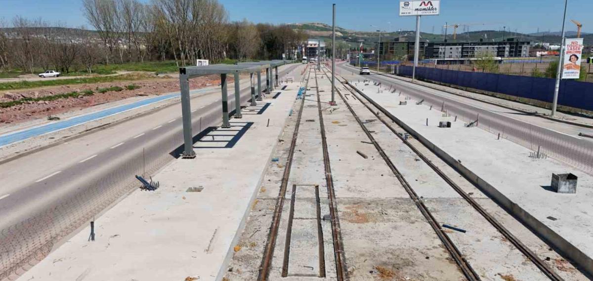 İzmit ve Kartepe’yi Birbirine Bağlayan Tramvay Hattında Raylar Birleştirildi