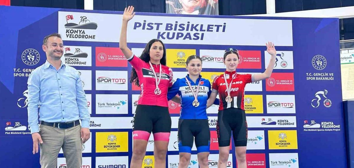 Kağıtspor Ulus ve Uluslararası Arenada Madalyaya Doymuyor