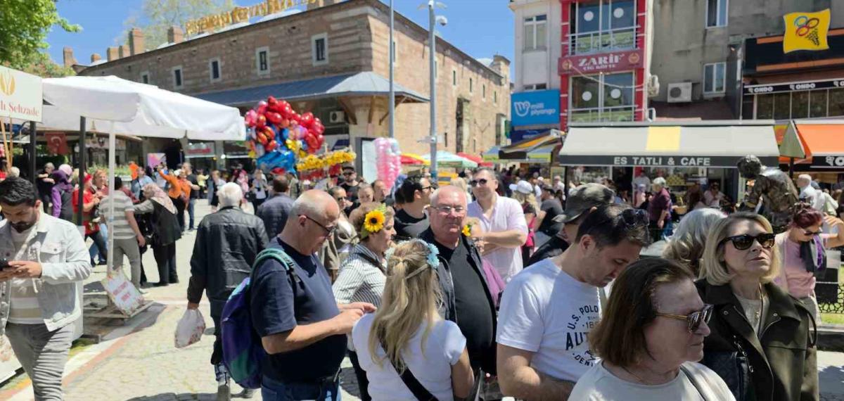 Kakava Şenlikleri İçin Gelen Turistler Ciğercilerde Kuyruk Oluşturdu