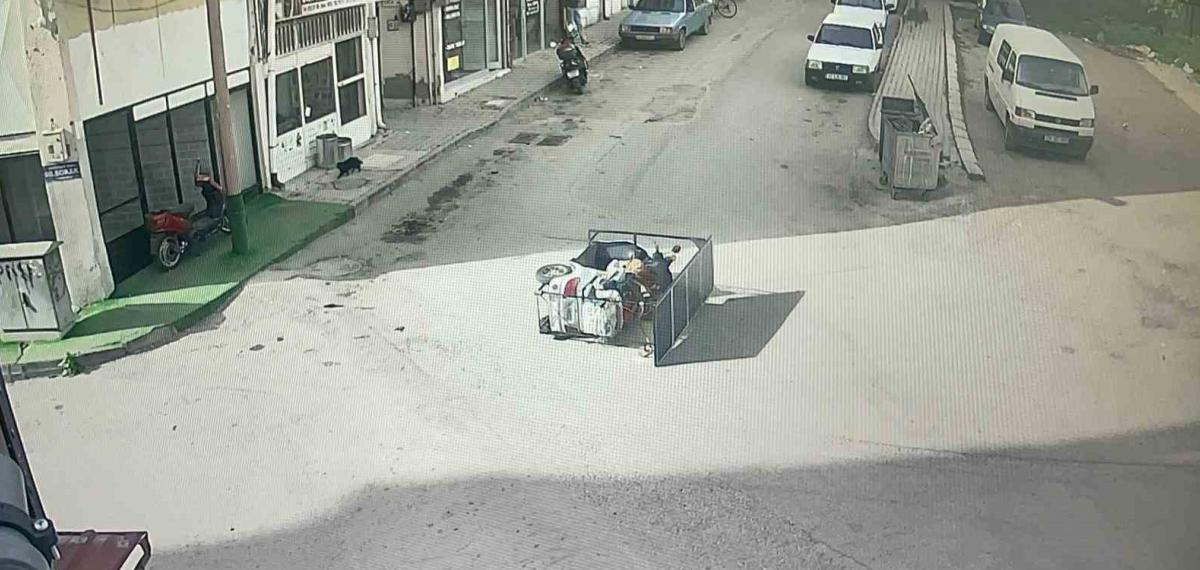 Karaman’da Yaşlı Adamın Yaralandığı Kaza Anı Kameraya Yansıdı