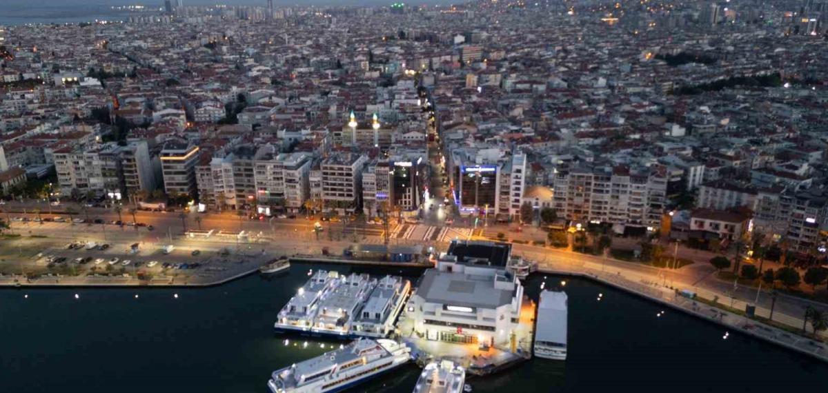 Karşıyaka Yalı Bulvarı’na Yükseltilmiş ve Desenli Yaya Platformu