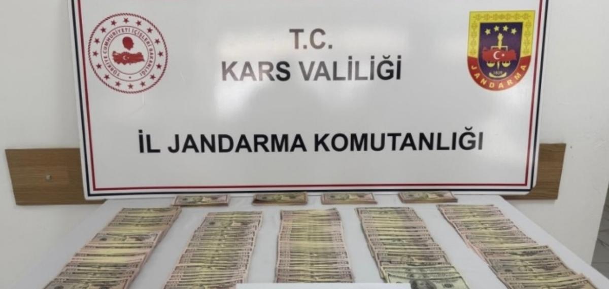 Kars’ta Bayram Öncesi Sahte Para Operasyonu: 2.3 Milyon TL’lik Sahte Dolarla Yakalandılar