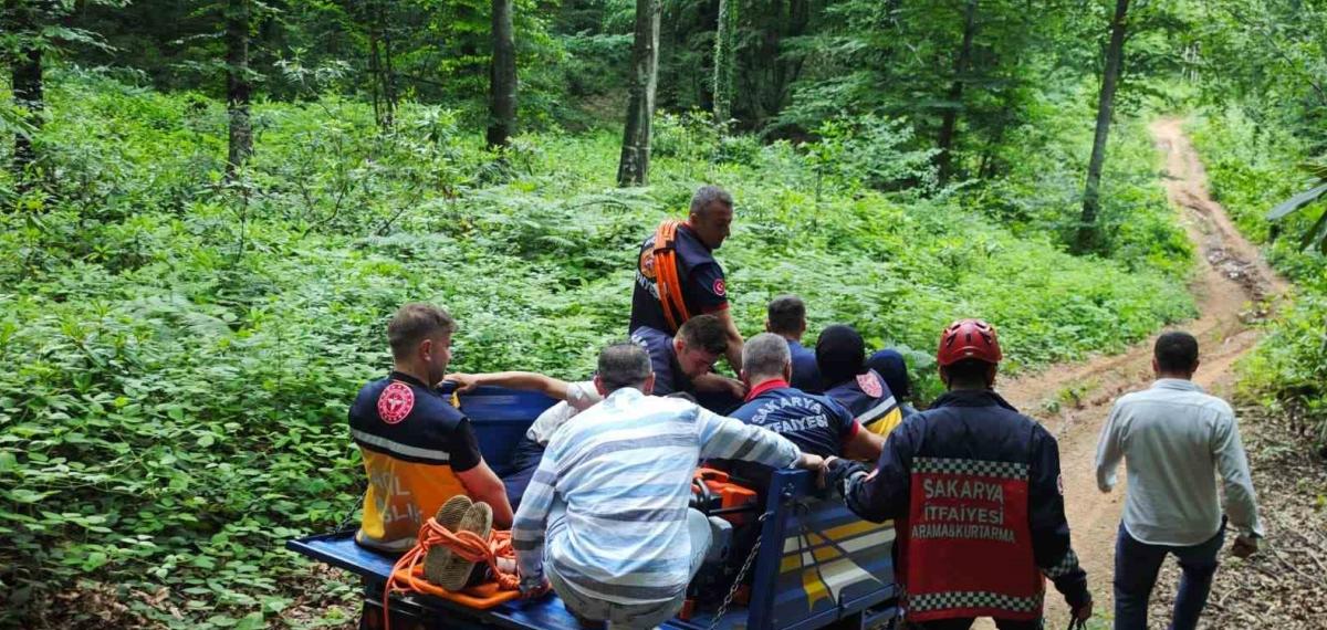 Kayalıklara Sıkışan Motosikletliye Patpatlı Kurtarma Operasyonu