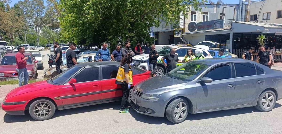 Kazaya Neden Olan Sürücü, Kendisini Durdurmak İsteyenlere Biber Gazı Sıktı