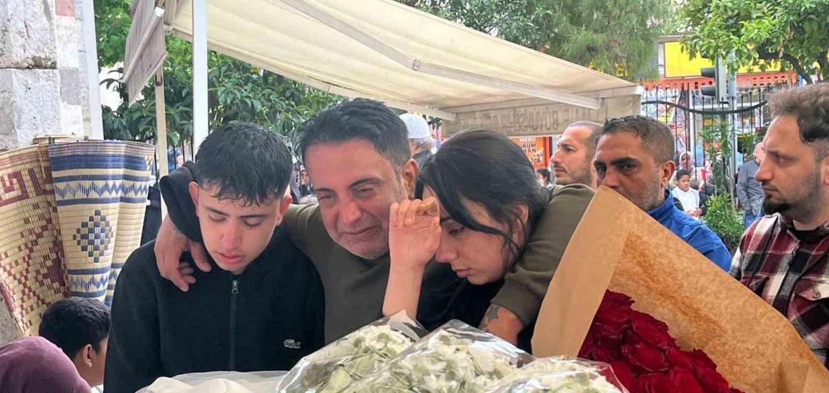 Kızını Ameliyat Masasında Kaybeden Babanın Tabuttaki Evladına Son Bakışı