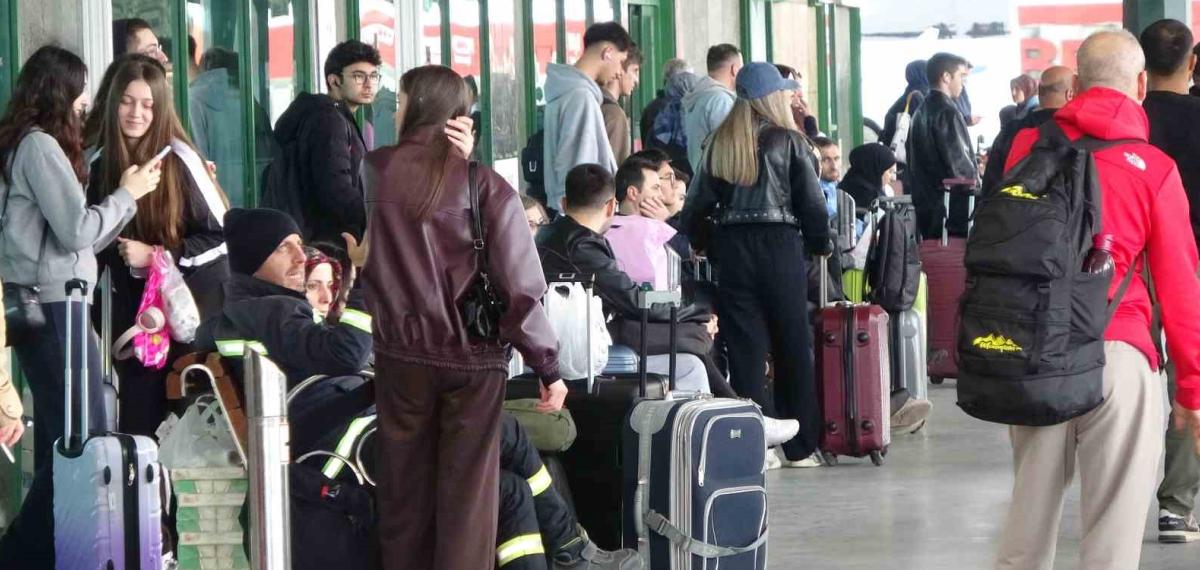 Kocaeli’de Otogarda Bayram Yoğunluğu: Biletler Tükenmiş Durumda