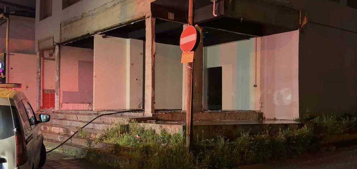 Kocaeli’de Tahliye Edilen Binada Yakılan Ateş Mahalleyi Ayağa Kaldırdı