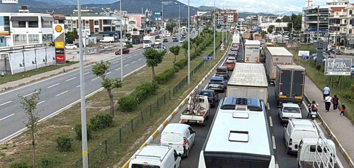 Kuzey Ege’de Trafikte 9 Günlük Bayram Tatili Yoğunluğu Başladı