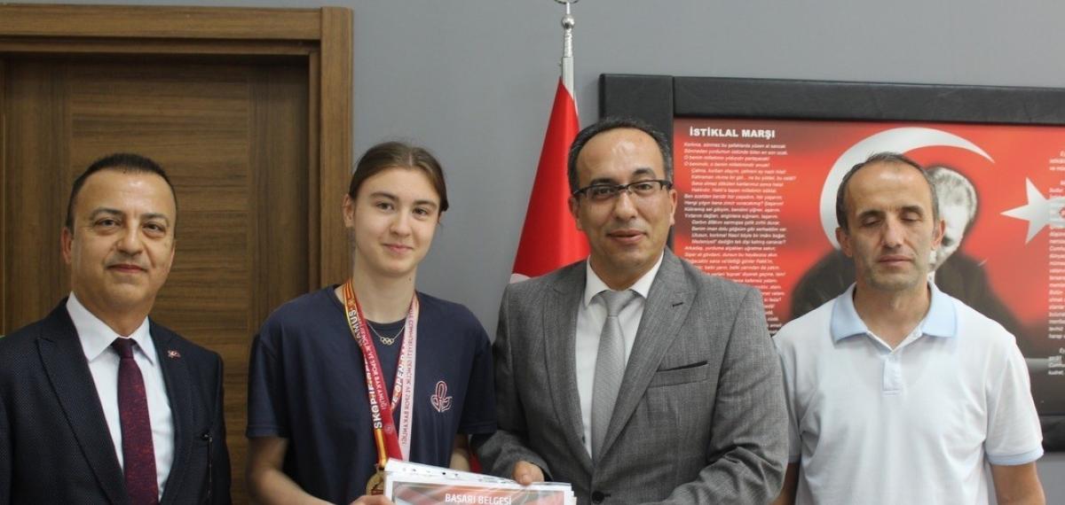 Makedonya’da Altın Madalya Kazanan Öğrenciden Türkiye Şampiyonluğu