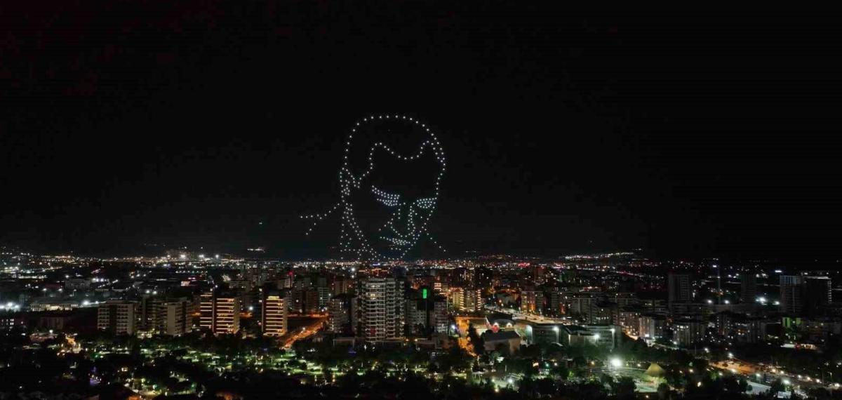 Manisa’da 300 Dronlu 19 Mayıs Gösterisi Nefes Kesti