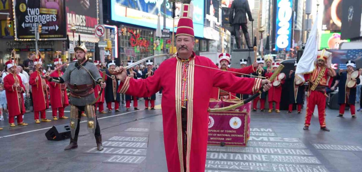 Mehter Takımı New York’un Times Meydanı’nda Büyük İlgi Gördü