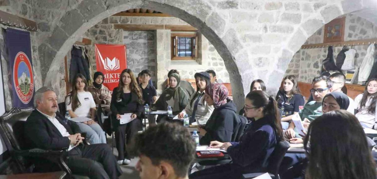 Melikgazi Belediyesi Gençlerin Hayallerine İmza Atmaya Devam Ediyor