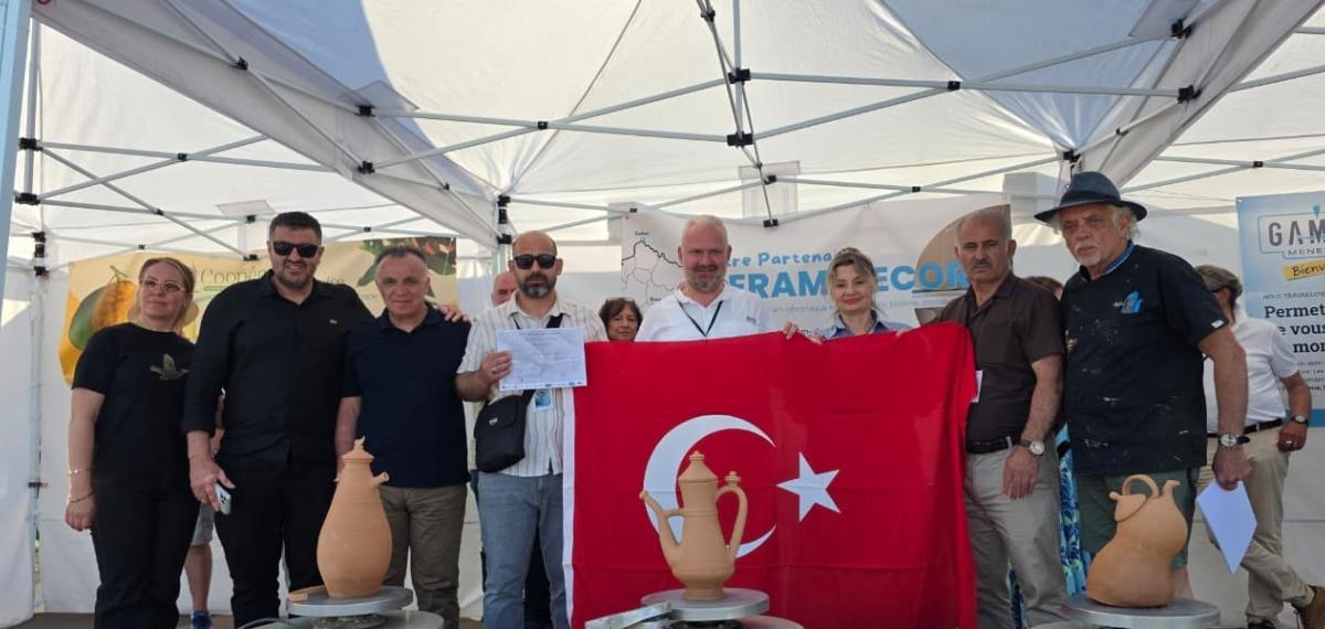 Menemen Çömlekçiliği Fransa’da Tarih Yazdı