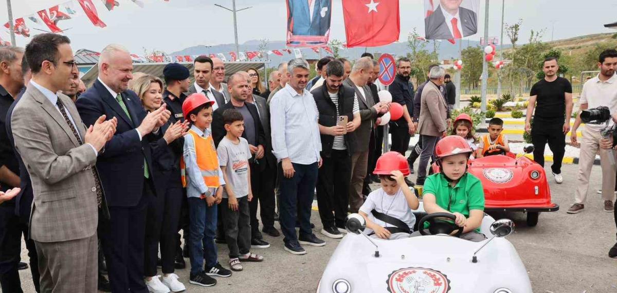 Menemen’de Çocuklar İçin Trafik Eğitim Parkuru Açıldı