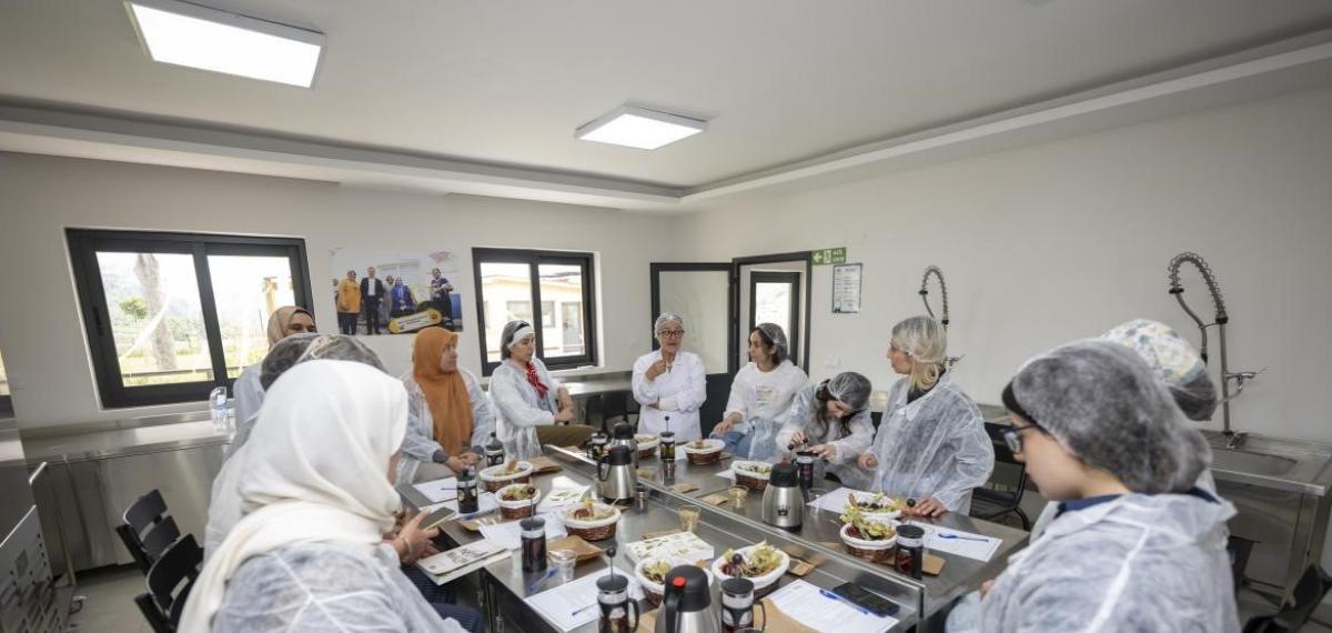 Mersin’de Kadın Üreticilere Bitki Çayı Eğitimi