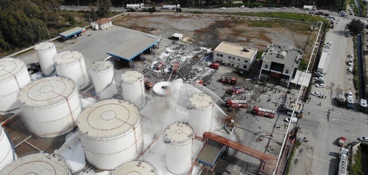 Mersin’de Yağ Fabrikasındaki Yangın Havadan Görüntülendi