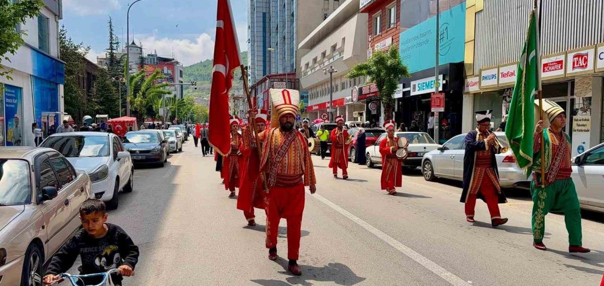 Meslek Liseliler Mehteran Eşliğinde Yürüyüp, Mesleklerini Anlattılar