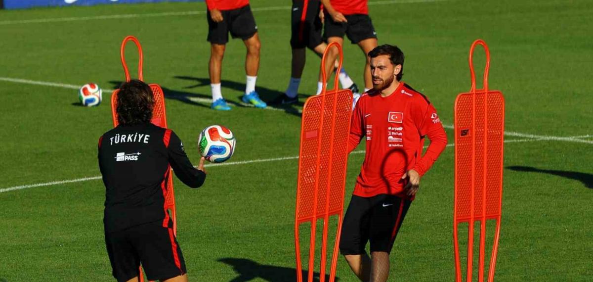 Milliler Antrenmanda Basın Mensuplarıyla Bayramlaştı