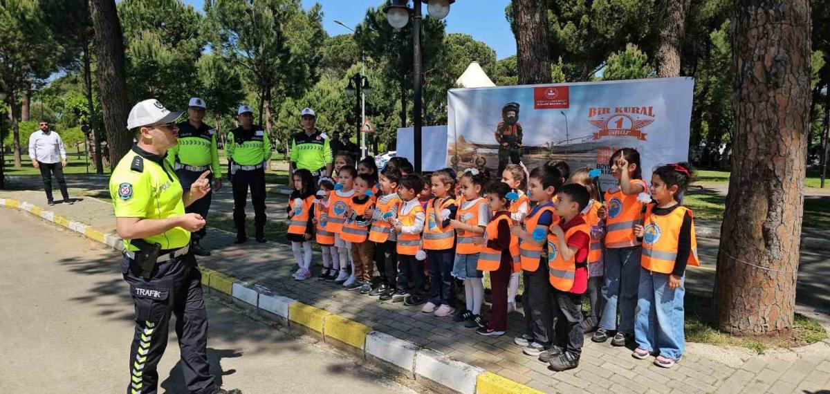 Müdürlerden Öğrencilere Trafik Eğitimi