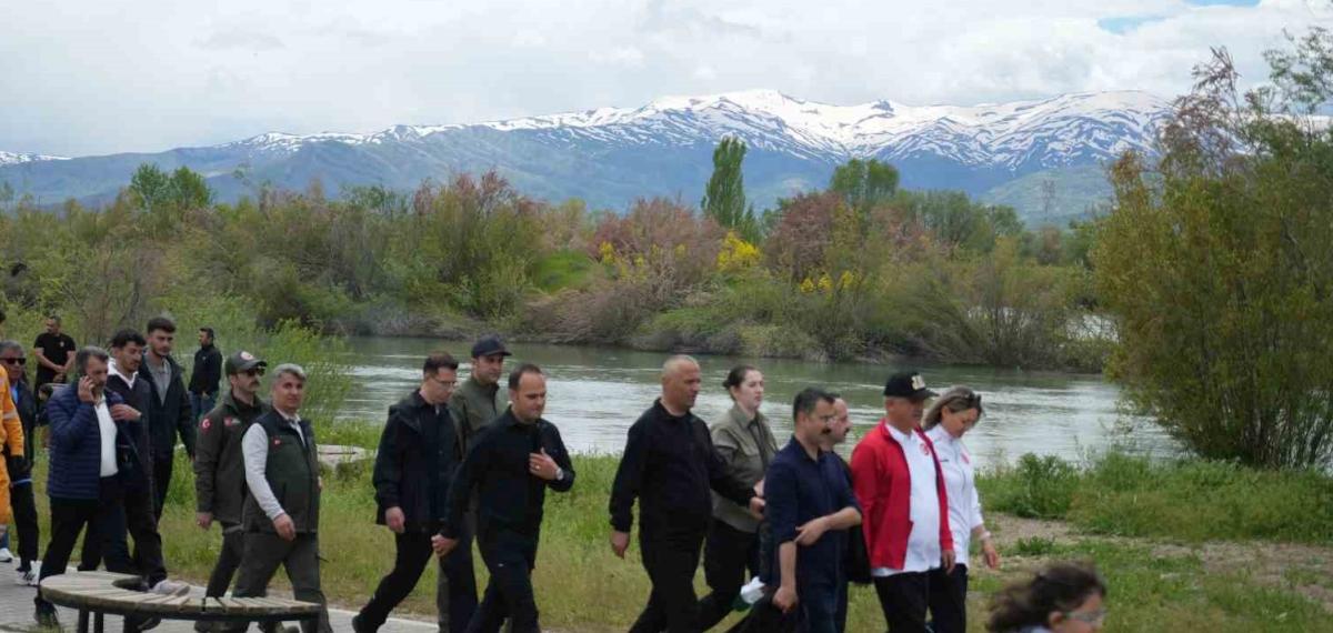 Muş’ta “Orman Benim” Etkinliği ve Doğa Yürüyüşü Düzenlendi
