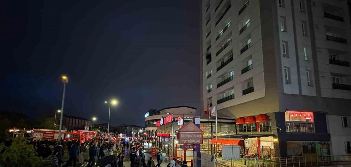 Öğrenci Yurdunda Yangın Paniği: Öğrenciler Sokağa Döküldü