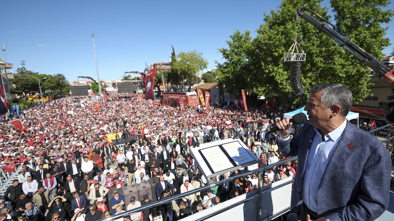 CHP Lideri Özgür Özel Balıkesir’de Sert Mesajlar Verdi: “Sandıktan Kaçmak Milletten Kaçmaktır”