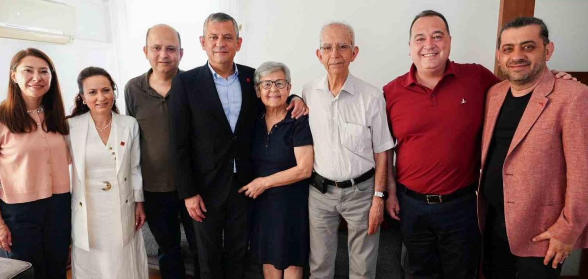Özgür Özel’den Anneler Günü’nde Duygu Dolu Ziyaret