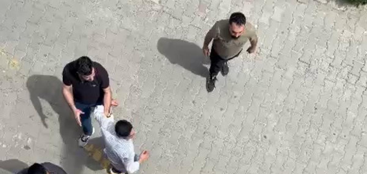 Para Vermeden Traş Oldu, Berber “Bir Daha Gelme” Deyince Ortalığı Birbirine Kattı