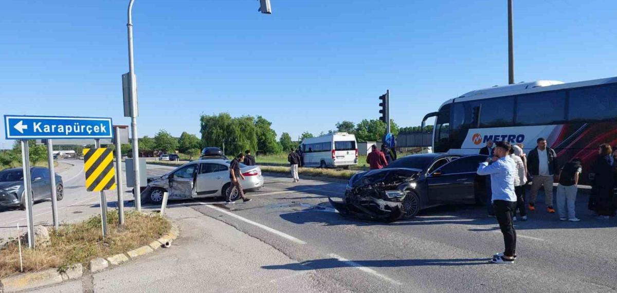 Sakarya’da Zincirleme Kaza: 3’ü Çocuk 5 Yaralı
