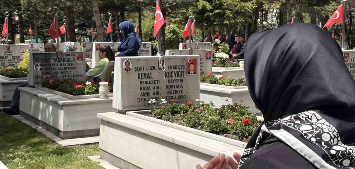 Şehit Anneleri, Anneler Günü’nde Evlatlarına Koştu