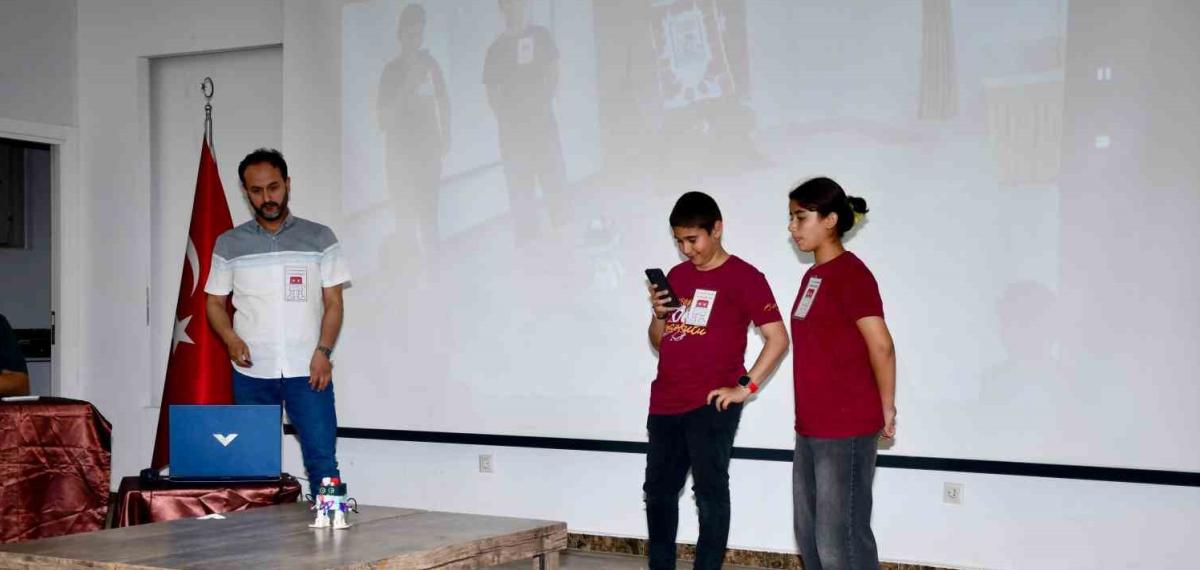 Silifke’de ’Ortaokullar Arası Otto Robot Dans Şenliği’ Düzenlendi
