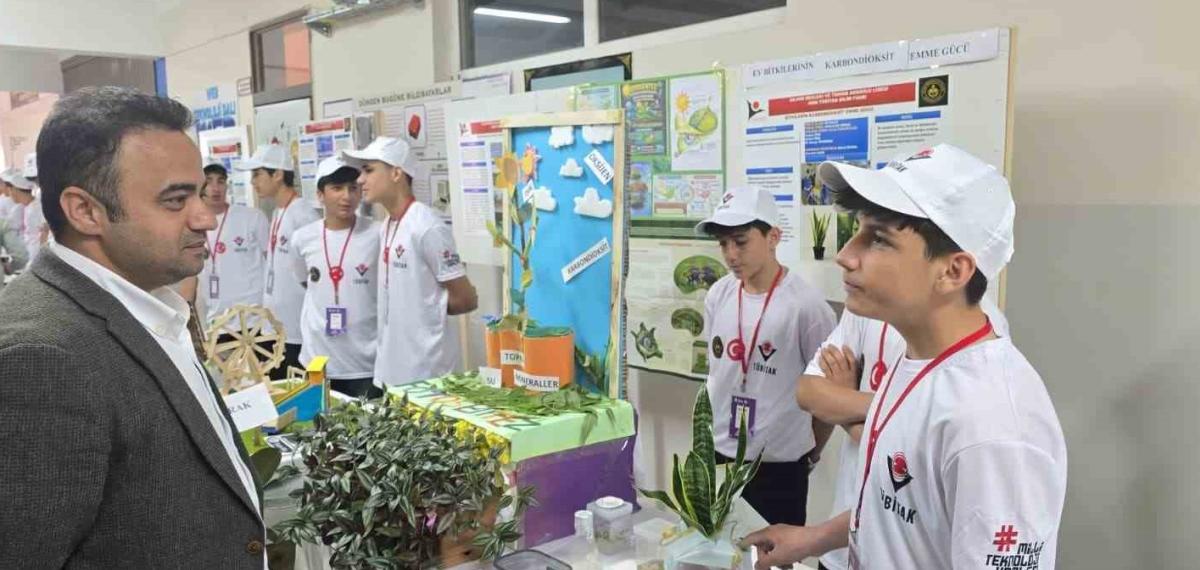 Silvan’da TÜBİTAK 4006 Bilim Fuarı Rüzgarı