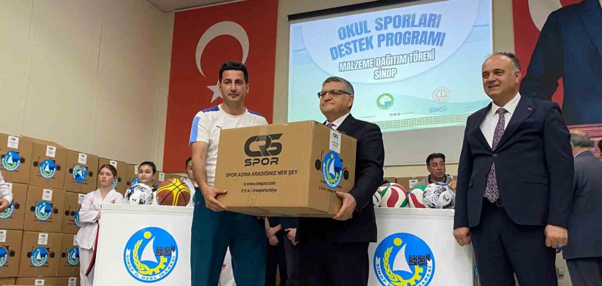 Sinop’ta Spor Malzemeleri Törenle Dağıtıldı
