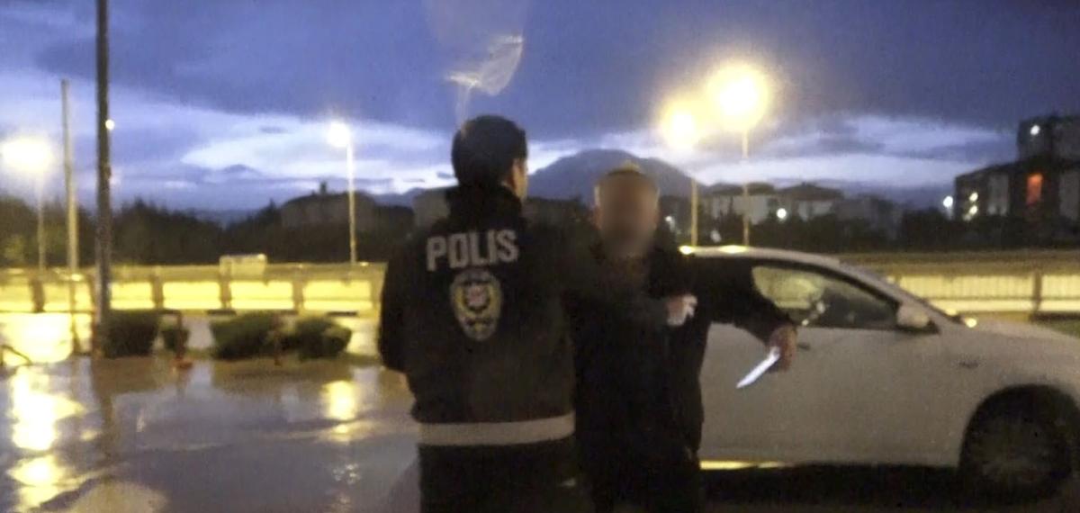 Sürücü Alkollü Çıktı, Yolcu Gazetecilere Saldırdı